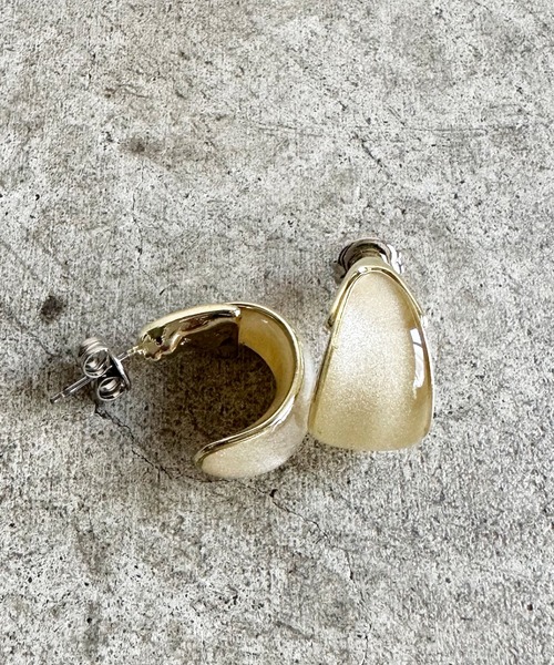 The Rule(ザルール)の「The Rule ザルール : Gloss epoxy ラメ入り小ぶりピアス(ピアス(両耳用)・レディース・ピンクベージュ/グレー/ベージュ・FREE)」の3枚目の写真