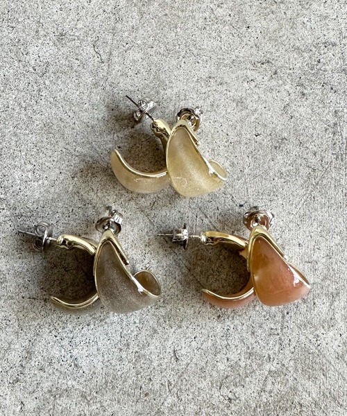 The Rule(ザルール)の「The Rule ザルール : Gloss epoxy ラメ入り小ぶりピアス(ピアス(両耳用)・レディース・ピンクベージュ/グレー/ベージュ・FREE)」の4枚目の写真