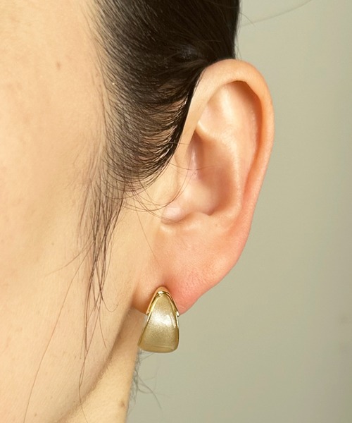 The Rule(ザルール)の「The Rule ザルール : Gloss epoxy ラメ入り小ぶりピアス(ピアス(両耳用)・レディース・ピンクベージュ/グレー/ベージュ・FREE)」の8枚目の写真