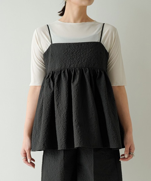 rectangle(レクタングル)の「ジャガードペプラムキャミ【セットアップ可】(シャツ/ブラウス・レディース・アイボリー/ブラック・FREE)」の4枚目の写真