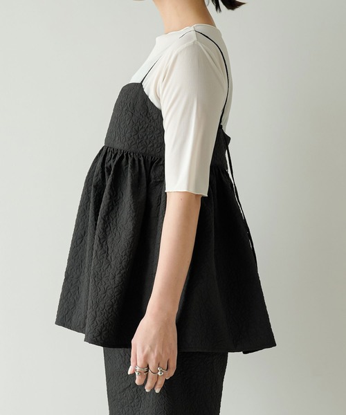 rectangle(レクタングル)の「ジャガードペプラムキャミ【セットアップ可】(シャツ/ブラウス・レディース・アイボリー/ブラック・FREE)」の6枚目の写真