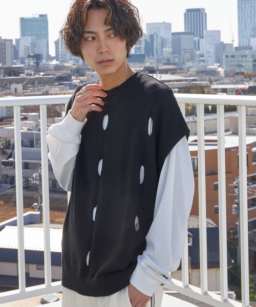 PBLIM（ページボーイリム）の「PAGEBOYLIM/カットアウトニットベスト（ベスト・レディース・グリーン/ベージュ/ブラック/ブルー・FREE）」の17枚目の写真