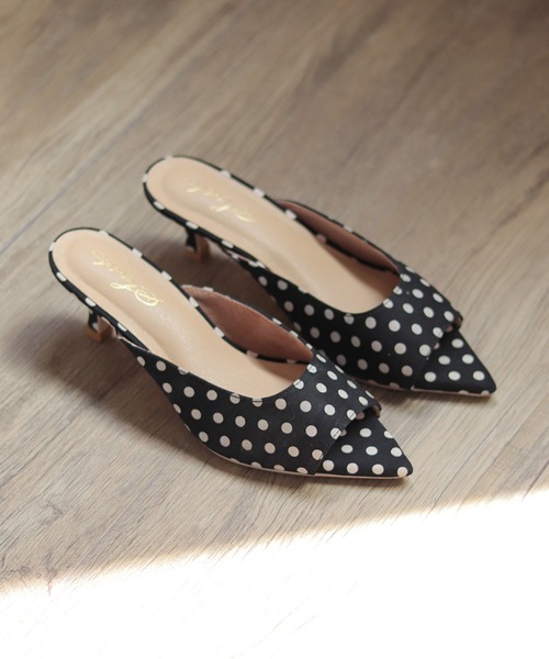 SESTO（セスト）の「ポインテッドトゥキトゥンヒールミュールサンダル（サンダル・レディース・ドット/ブラック/アイボリー/シルバー・S/M/L/LL/3L）」の4枚目の写真