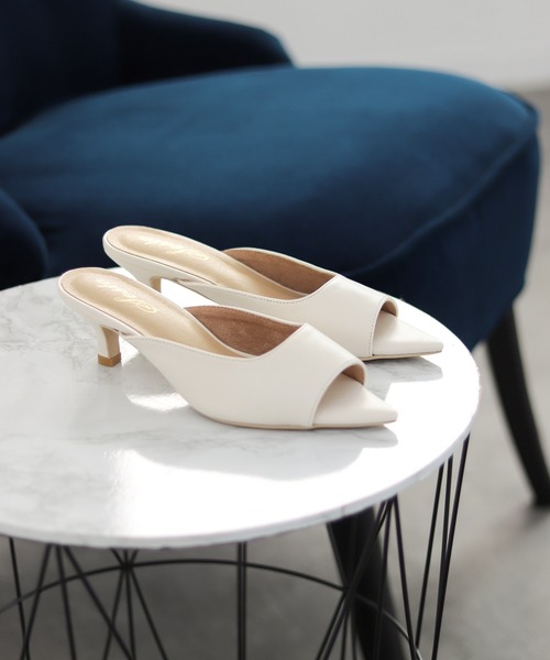 SESTO（セスト）の「ポインテッドトゥキトゥンヒールミュールサンダル（サンダル・レディース・ドット/ブラック/アイボリー/シルバー・S/M/L/LL/3L）」の5枚目の写真