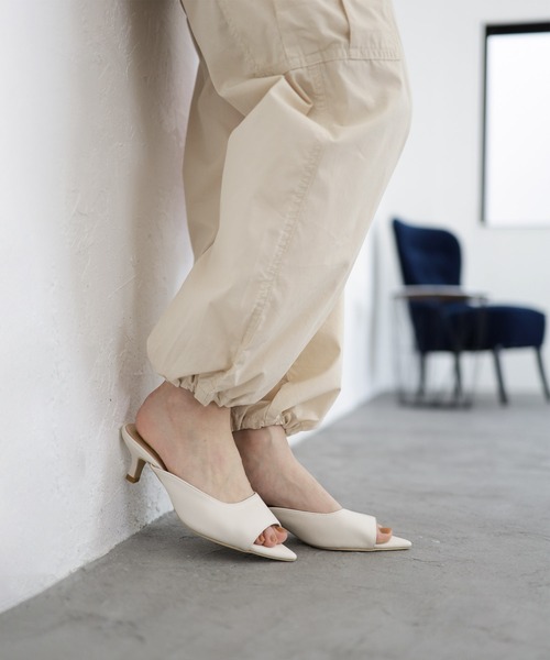 SESTO（セスト）の「ポインテッドトゥキトゥンヒールミュールサンダル（サンダル・レディース・ドット/ブラック/アイボリー/シルバー・S/M/L/LL/3L）」の7枚目の写真