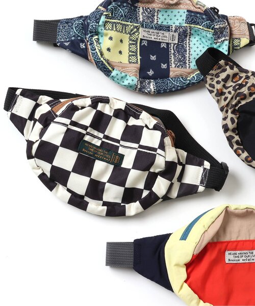 BREEZE(ブリーズ)の「ミニショルダーBAG(ボディバッグ/ウエストポーチ・キッズ・ネイビー/ブラック/ブラウン/レインボー・FREE)」の2枚目の写真