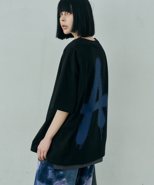 AIVER(アイバー)の「AIVER A ブラックS/SビッグTEE(Tシャツ/カットソー・メンズ・ブラック×ブルー/ブラック×ピンク/ブラック×ホワイト/ブラック×グレー・LARGE/SMALL/MEDIUM)」の18枚目の写真
