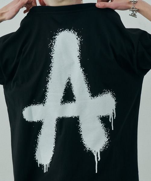AIVER(アイバー)の「AIVER A ブラックS/SビッグTEE(Tシャツ/カットソー・メンズ・ブラック×ブルー/ブラック×ピンク/ブラック×ホワイト/ブラック×グレー・LARGE/SMALL/MEDIUM)」の8枚目の写真