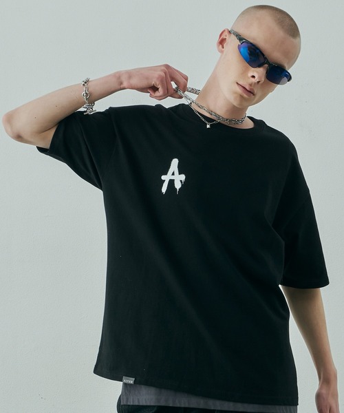 AIVER(アイバー)の「AIVER A ブラックS/SビッグTEE(Tシャツ/カットソー・メンズ・ブラック×ブルー/ブラック×ピンク/ブラック×ホワイト/ブラック×グレー・LARGE/SMALL/MEDIUM)」の5枚目の写真