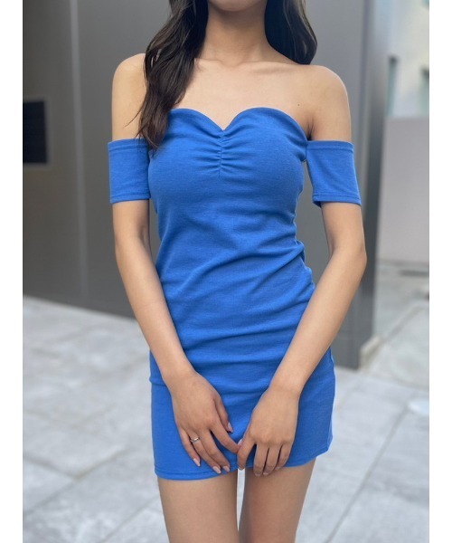 ENVYM(アンビー)の「カップインオフショルワンピース(ワンピース・レディース・ブルー/ブラック/マルチ・FREE)」の3枚目の写真