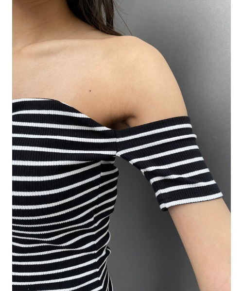 ENVYM(アンビー)の「カップインオフショルワンピース(ワンピース・レディース・ブルー/ブラック/マルチ・FREE)」の17枚目の写真