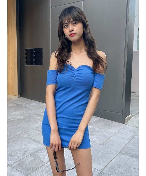 ENVYM(アンビー)の「カップインオフショルワンピース(ワンピース・レディース・ブルー/ブラック/マルチ・FREE)」の18枚目の写真