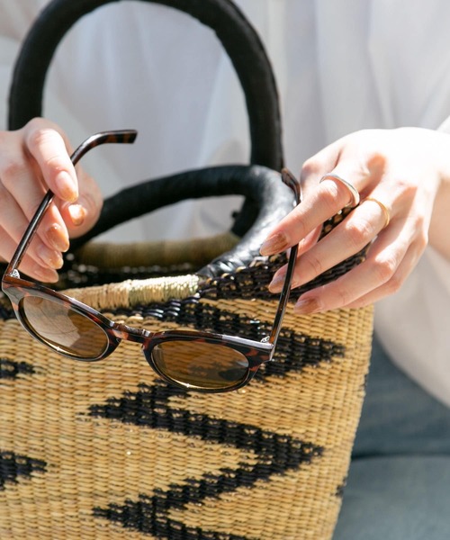 URBAN RESEARCH（アーバンリサーチ）の「ラウンドフレームサングラス（サングラス・レディース・ブラック/ブラウン・-）」の2枚目の写真