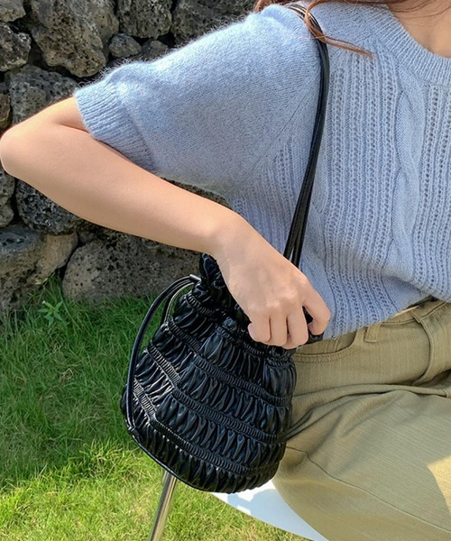 TONE SELECT GOODS(トーンセレクトグッズ)の「urbanfemine./プリーツショルダーバック U7044(ショルダーバッグ・レディース・ベージュ/ホワイト/ブラック/シルバー・FREE)」の3枚目の写真