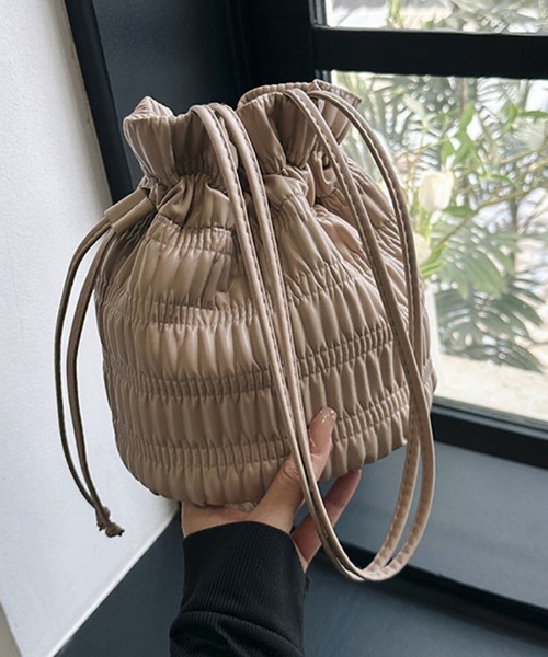 TONE SELECT GOODS(トーンセレクトグッズ)の「urbanfemine./プリーツショルダーバック U7044(ショルダーバッグ・レディース・ベージュ/ホワイト/ブラック/シルバー・FREE)」の11枚目の写真