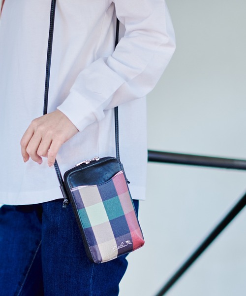 Arnold Palmer（アーノルドパーマー）の「ビッグパーマーチェック スマホショルダー（ショルダーバッグ・レディース・ブラック/ベージュ・F）」の15枚目の写真