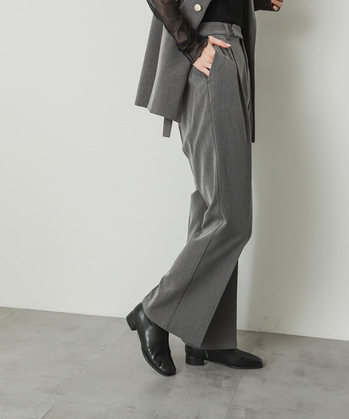 SENSE OF PLACE by URBAN RESEARCH（センスオブプレイスバイアーバンリサーチ）の「センタープレスセミフレアパンツ（スラックス・レディース・グレー/ベージュ/ブラック・X-SMALL/SMALL/TALL/MEDIUM/LARGE）」の6枚目の写真