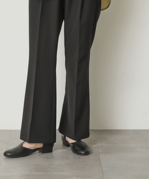 SENSE OF PLACE by URBAN RESEARCH（センスオブプレイスバイアーバンリサーチ）の「センタープレスセミフレアパンツ（スラックス・レディース・グレー/ベージュ/ブラック・X-SMALL/SMALL/TALL/MEDIUM/LARGE）」の13枚目の写真