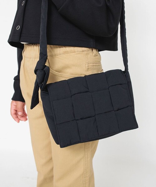 BRANSHES（ブランシェス）の「編みデザインショルダーバッグ（ショルダーバッグ・キッズ・アイボリー/ブラック・FREE）」の14枚目の写真