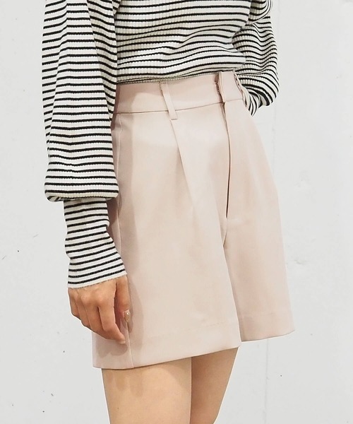 tiptop(ティップトップ)の「【2サイズ展開/ZOZO限定アイテム】タック入りショートパンツ(その他パンツ・レディース・ブラック/チャコールグレー/アイボリー・S/M)」の5枚目の写真