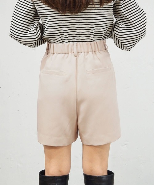 tiptop(ティップトップ)の「【2サイズ展開/ZOZO限定アイテム】タック入りショートパンツ(その他パンツ・レディース・ブラック/チャコールグレー/アイボリー・S/M)」の7枚目の写真