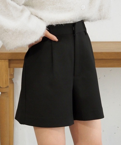 tiptop(ティップトップ)の「【2サイズ展開/ZOZO限定アイテム】タック入りショートパンツ(その他パンツ・レディース・ブラック/チャコールグレー/アイボリー・S/M)」の14枚目の写真