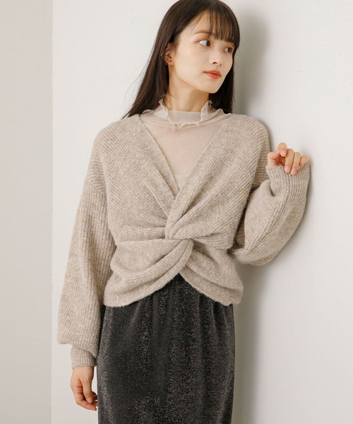 HEYUMM（ヘユム）の「2WAYツイストデザインセーター（ニット/セーター・レディース・ブラック/ベージュ/アイボリー・ONE）」の3枚目の写真