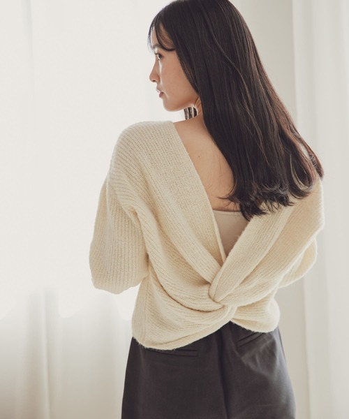 HEYUMM（ヘユム）の「2WAYツイストデザインセーター（ニット/セーター・レディース・ブラック/ベージュ/アイボリー・ONE）」の22枚目の写真