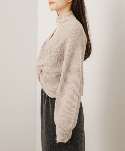 HEYUMM（ヘユム）の「2WAYツイストデザインセーター（ニット/セーター・レディース・ブラック/ベージュ/アイボリー・ONE）」の17枚目の写真