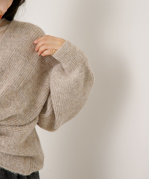 HEYUMM（ヘユム）の「2WAYツイストデザインセーター（ニット/セーター・レディース・ブラック/ベージュ/アイボリー・ONE）」の14枚目の写真