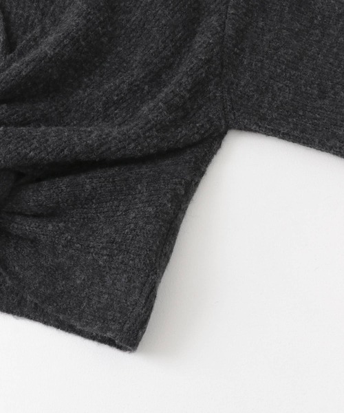 HEYUMM（ヘユム）の「2WAYツイストデザインセーター（ニット/セーター・レディース・ブラック/ベージュ/アイボリー・ONE）」の6枚目の写真