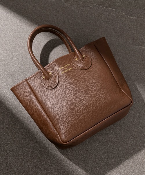 YOUNG&OLSEN The DRYGOODS STORE（ヤングアンドオルセン）の「【YOUNG&OLSEN】EMBOSSED LEATHER TOTE S YO2302-GD002（トートバッグ・レディース・オリーブ/ダークグレー/レッド/ベージュ/ブラック/ブラウン/グレー系その他2/ブラウン系その他3/ブルー系その他2/グレイッシュベージュ/グリーン/グレー系その他3/カーキ/ライトパープル・FREE）」の5枚目の写真