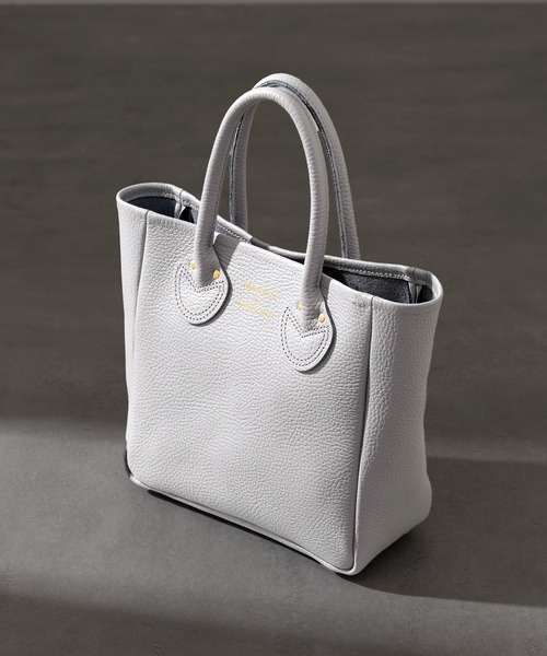 YOUNG&OLSEN The DRYGOODS STORE（ヤングアンドオルセン）の「【YOUNG&OLSEN】EMBOSSED LEATHER TOTE S YO2302-GD002（トートバッグ・レディース・オリーブ/ダークグレー/レッド/ベージュ/ブラック/ブラウン/グレー系その他2/ブラウン系その他3/ブルー系その他2/グレイッシュベージュ/グリーン/グレー系その他3/カーキ/ライトパープル/ピンク/グレー系その他4・FREE）」の6枚目の写真