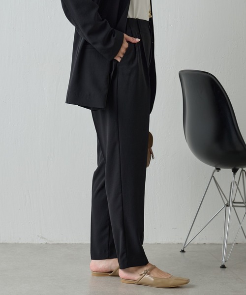 COLLAGE GALLARDAGALANTE（コラージュガリャルダガランテ）の「ジャージスリムテーパードパンツ/セットアップ可（スラックス・レディース・イエロー/ブラック/ベージュ/チャコールグレー/ブラウン・1/0/PS/TM）」の10枚目の写真