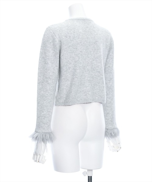 clear（クリア）の「ブローチ付き袖口ファーカーディガン≪STAY MOTION≫（ニット/セーター・レディース・アイボリー/ブラック/グレー・F）」の14枚目の写真