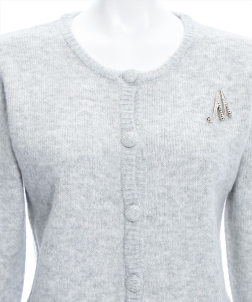 clear（クリア）の「ブローチ付き袖口ファーカーディガン≪STAY MOTION≫（ニット/セーター・レディース・アイボリー/ブラック/グレー・F）」の10枚目の写真
