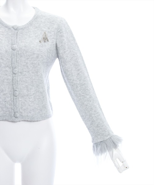 clear（クリア）の「ブローチ付き袖口ファーカーディガン≪STAY MOTION≫（ニット/セーター・レディース・アイボリー/ブラック/グレー・F）」の6枚目の写真