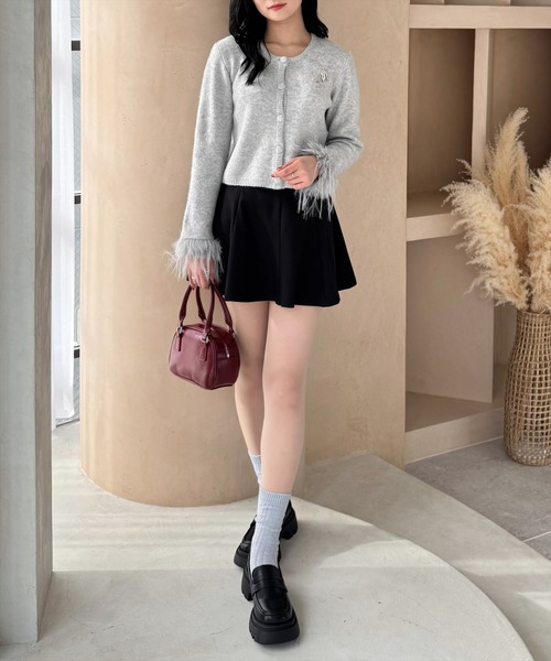 clear（クリア）の「ブローチ付き袖口ファーカーディガン≪STAY MOTION≫（ニット/セーター・レディース・アイボリー/ブラック/グレー・F）」の16枚目の写真