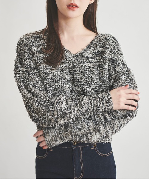 31 Sons de mode（トランテアン　ソン　ドゥ　モード）の「カールヤーンＶネックニット（ニット/セーター・レディース・ブラック×ホワイト/オフホワイト/ピンク/ブルー・36）」の3枚目の写真