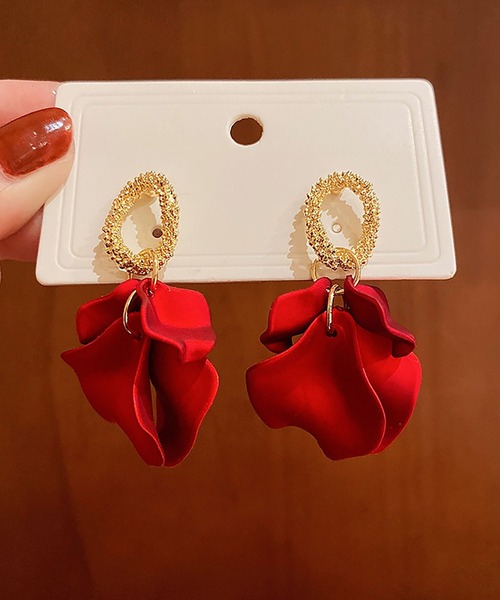 LA VORAGINE(ラ ヴォラジネ)の「レトロ花びらピアス(ピアス(両耳用)・レディース・ピンク/ブラック/ブルー/レッド/パープル/ブラウン・FREE)」の6枚目の写真