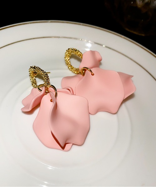 LA VORAGINE(ラ ヴォラジネ)の「レトロ花びらピアス(ピアス(両耳用)・レディース・ピンク/ブラック/ブルー/レッド/パープル/ブラウン・FREE)」の5枚目の写真