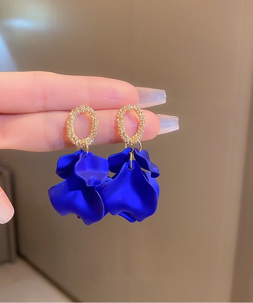 LA VORAGINE(ラ ヴォラジネ)の「レトロ花びらピアス(ピアス(両耳用)・レディース・ピンク/ブラック/ブルー/レッド/パープル/ブラウン・FREE)」の3枚目の写真