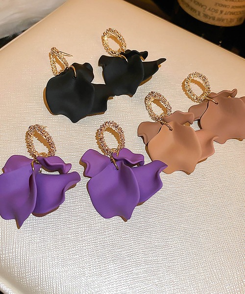 LA VORAGINE(ラ ヴォラジネ)の「レトロ花びらピアス(ピアス(両耳用)・レディース・ピンク/ブラック/ブルー/レッド/パープル/ブラウン・FREE)」の7枚目の写真