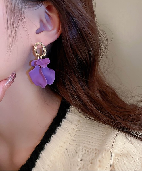 LA VORAGINE(ラ ヴォラジネ)の「レトロ花びらピアス(ピアス(両耳用)・レディース・ピンク/ブラック/ブルー/レッド/パープル/ブラウン・FREE)」の8枚目の写真