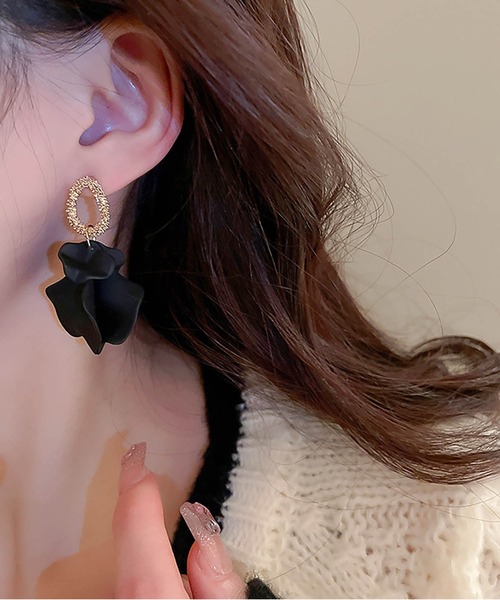 LA VORAGINE(ラ ヴォラジネ)の「レトロ花びらピアス(ピアス(両耳用)・レディース・ピンク/ブラック/ブルー/レッド/パープル/ブラウン・FREE)」の9枚目の写真