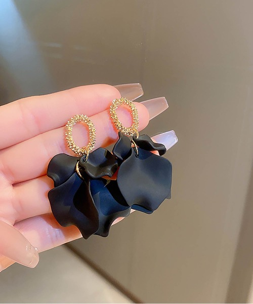 LA VORAGINE(ラ ヴォラジネ)の「レトロ花びらピアス(ピアス(両耳用)・レディース・ピンク/ブラック/ブルー/レッド/パープル/ブラウン・FREE)」の11枚目の写真