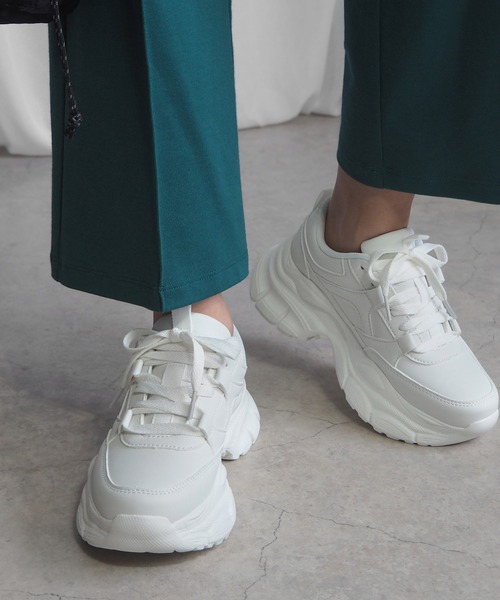 minia(ミニア)の「フレアソールダッドスニーカー(スニーカー・レディース・ホワイト/ブラック・LL/S/M/L)」の20枚目の写真