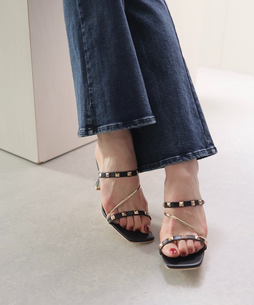LIPSERVICE（リップサービス）の「スタッズラインサンダル（サンダル・レディース・アイボリー/ブラック・S/M/L）」の3枚目の写真