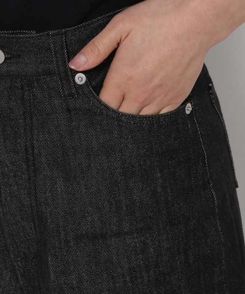 LOWRYS FARM（ローリーズファーム）の「バギーデニムパンツ（デニムパンツ・レディース・インディゴブルー/ブラック・マルチサイズ）」の11枚目の写真