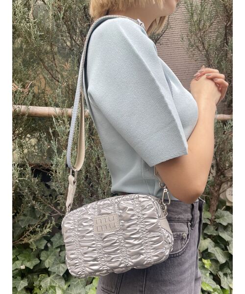 MURUA（ムルーア）の「キルティングカメラバッグ（ショルダーバッグ・レディース・ブラック/シルバー・FREE）」の2枚目の写真